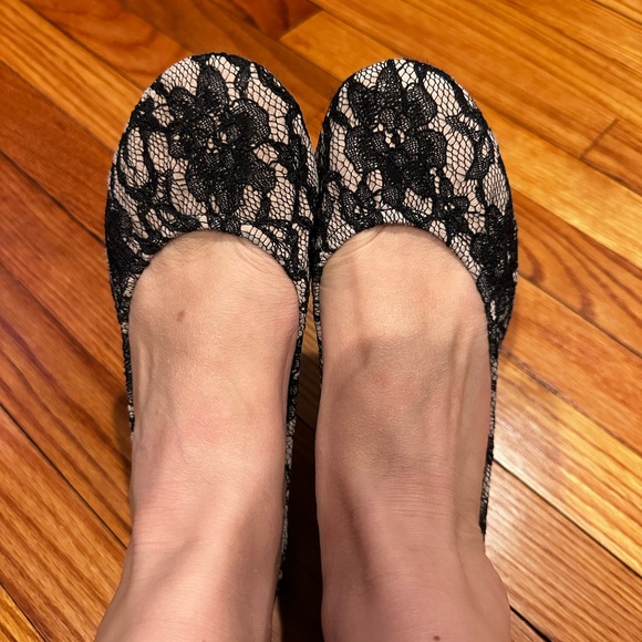 Elegant Black Lace Women's Flats - Picture 1 of 4